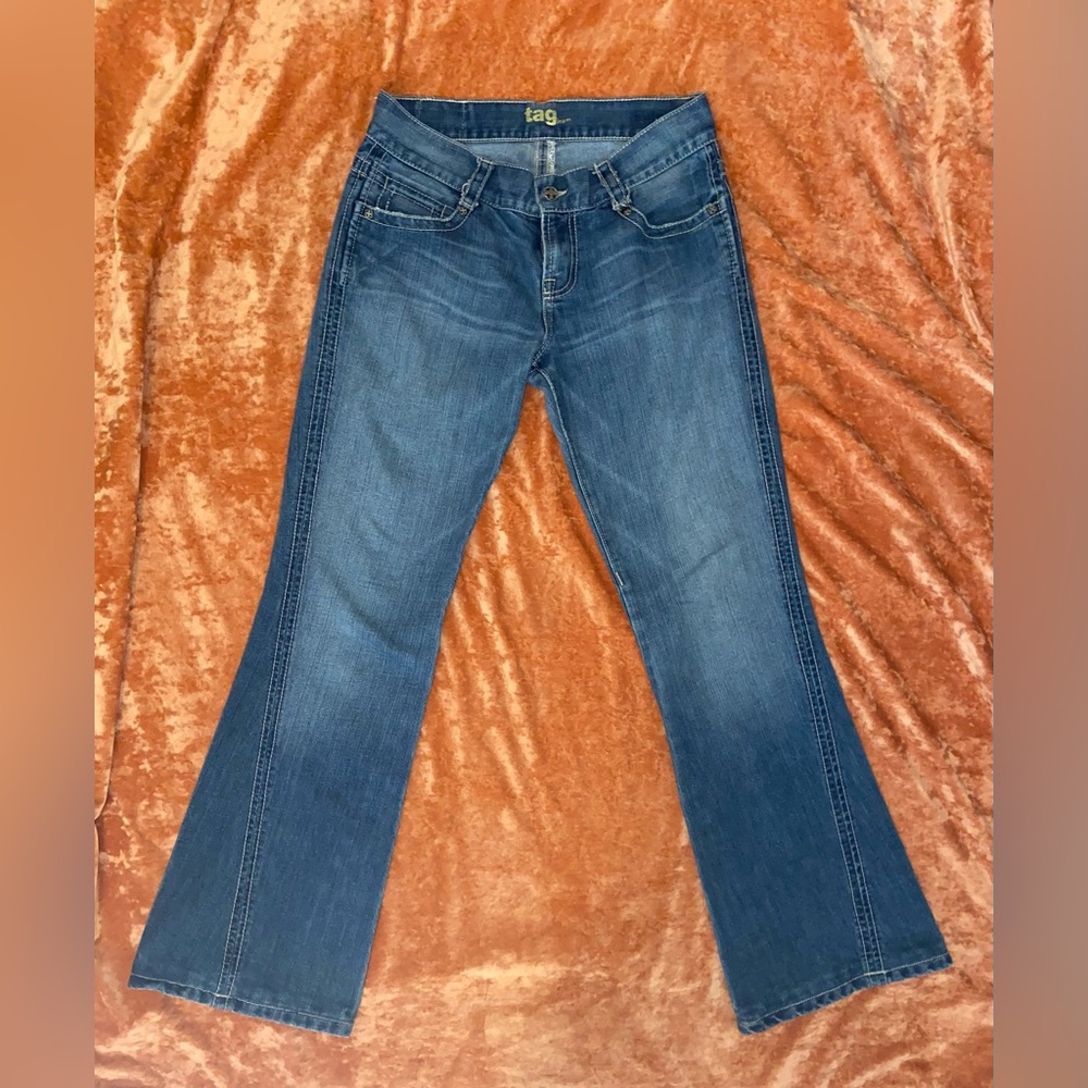 Tag brand jeans